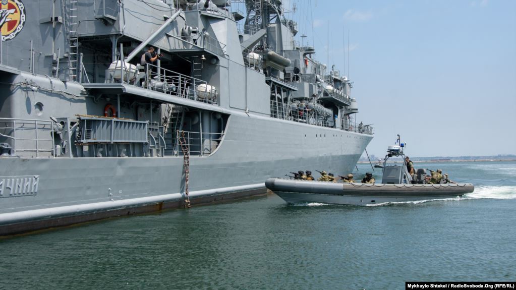 Ukrayna Qara Dənizdə rus gəmisini girov götürüb