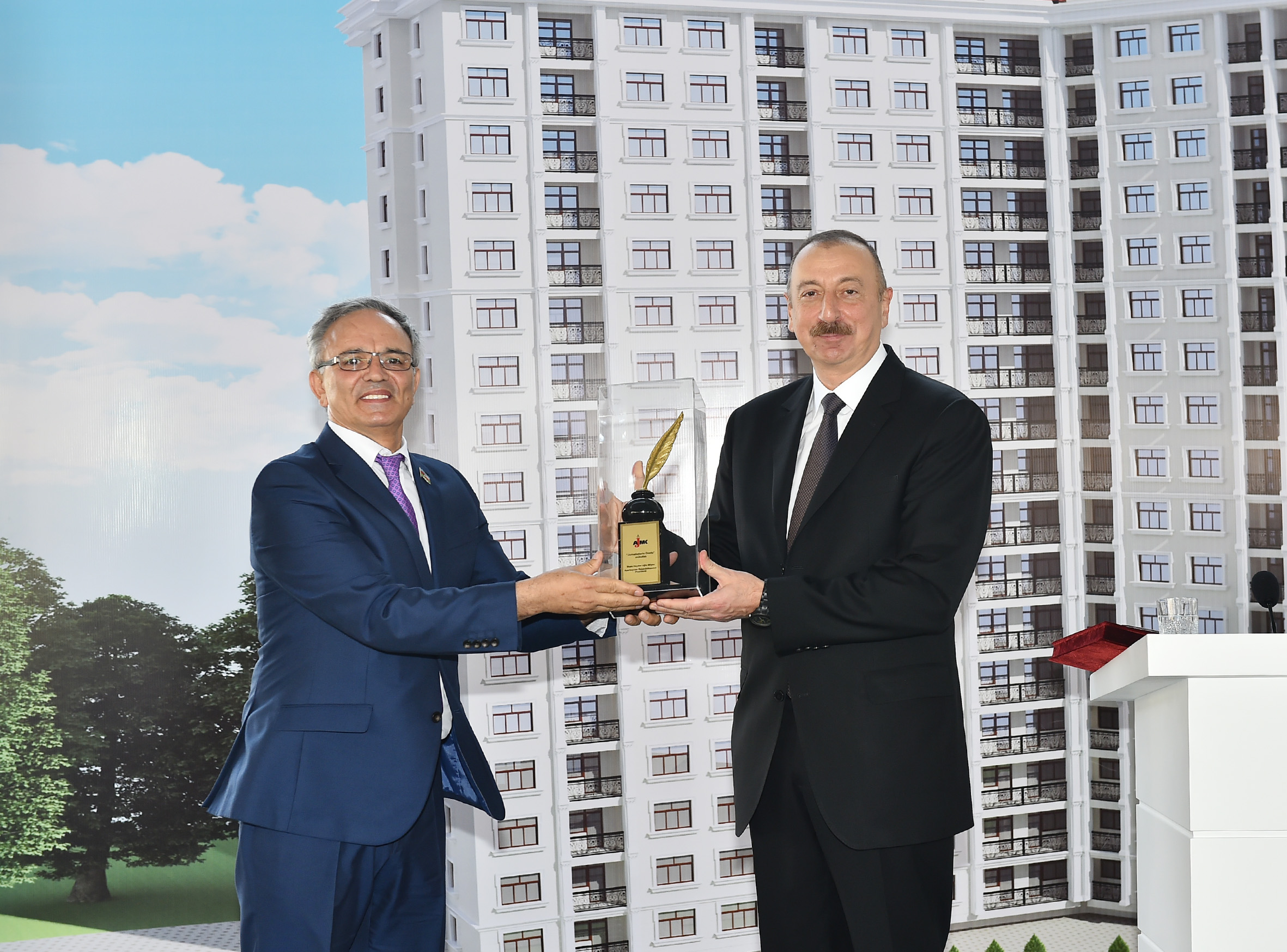 'Əliyev istədiyi yerli mükafatı ala bilər, amma jurnalistlərin dostu...'