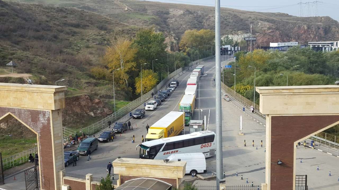 Prezidentin köməkçisi: "Quru sərhədlərin açılması müzakirə olunmur"