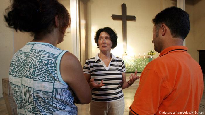 Almaniya höküməti dinini dəyişdirib mühacirət edənlərin hamısına rədd cavabı verib