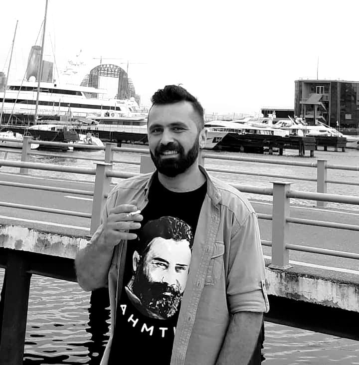Məhkəmə “Kontakt Home”-un etiraz aksiyasında iştiraka görə işdən çıxardığı fəalın lehinə qərar verib
