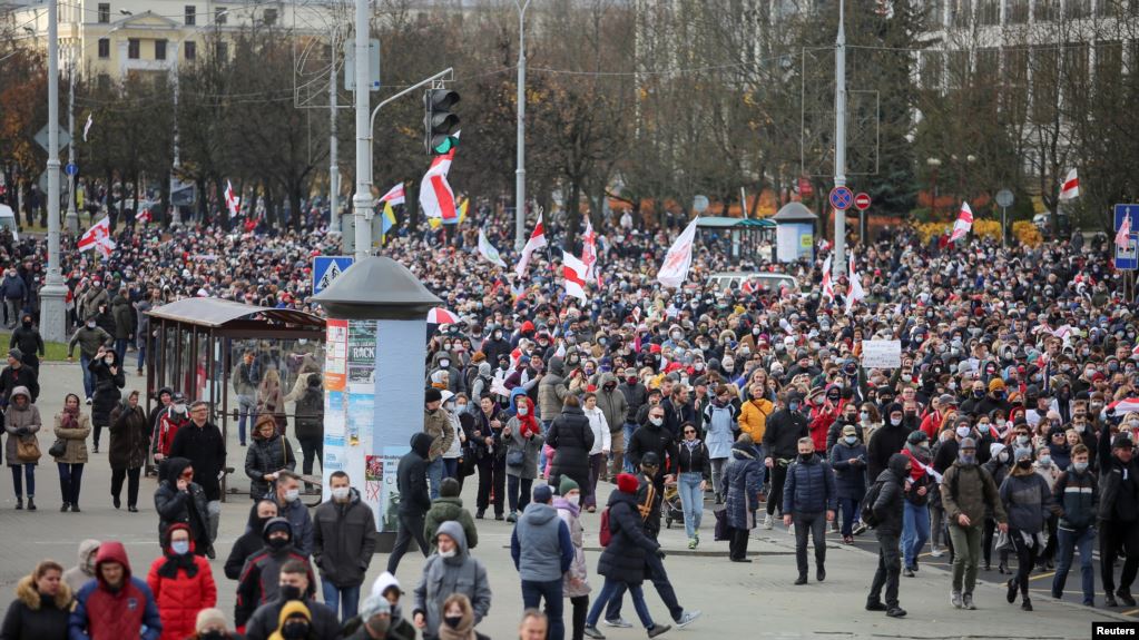 Belarus təhlükəsizlik qüvvələri Minskdə nümayişçilərə qarşı gözyaşardıcı qazdan istifadə edib
