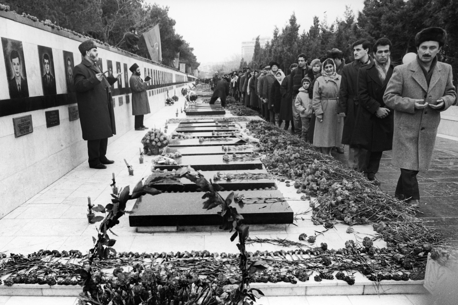 20 Yanvar şəhidlərinin xatirəsi bir dəqiqəlik sükutla yad edilib