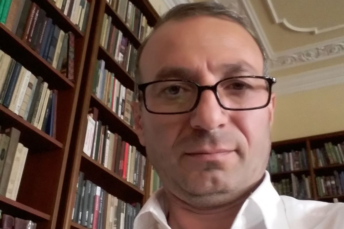 YAP-çı alim Cəmil Həsənliyə qarşı mənəvi terrora etiraz edərək partiyadan çıxdı