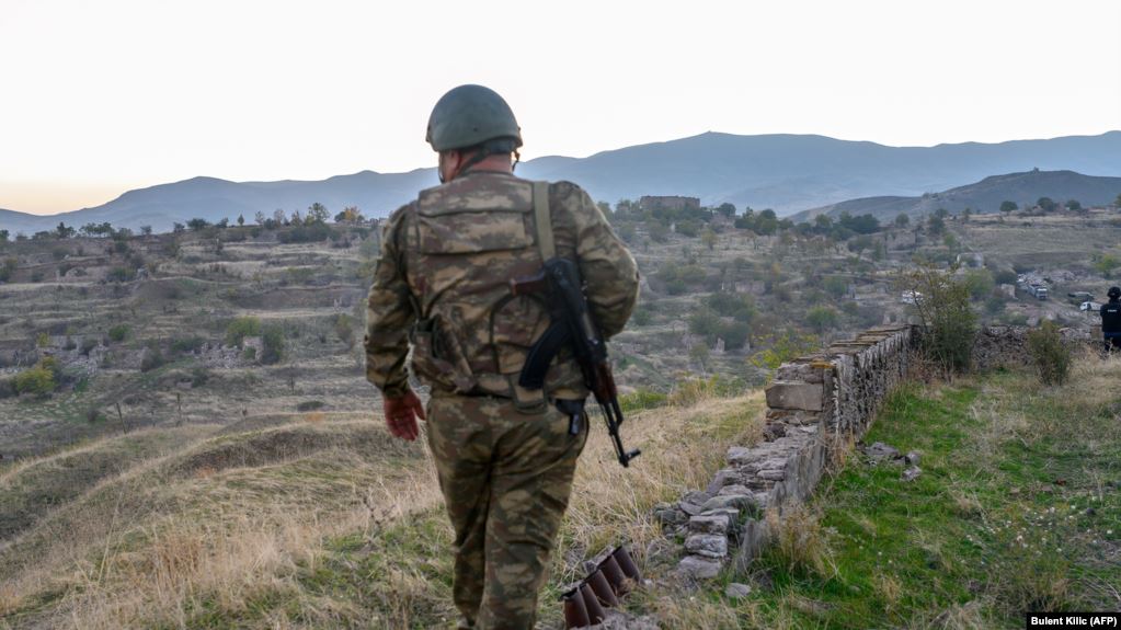 Şəhid kimi dəfn olunan şəxsin indi əsirlikdə olduğu deyilir
