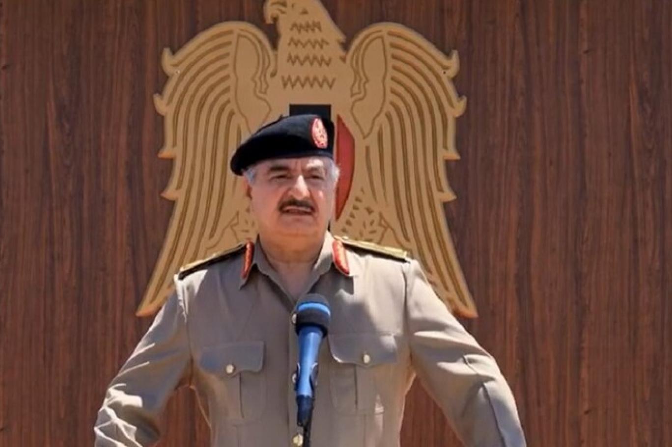 Xəlifə Həftar seçkilərdə iştirak edə bilməsi üçün bütün hərbi vəzifələrindən imtina edib