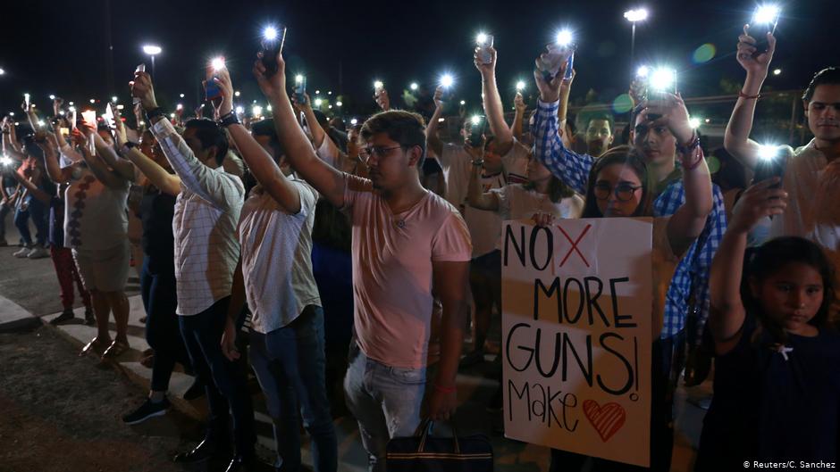 Demokratlar Trampı ABŞ-da irqçi hücumlara cəsarət verməkdə ittiham edir