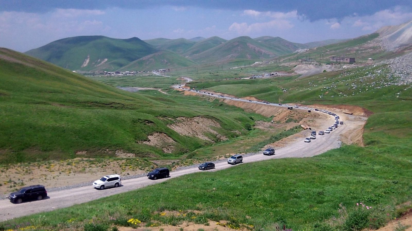 Ermənistan Qarabağa 150 km-lik yeni yol çəkir