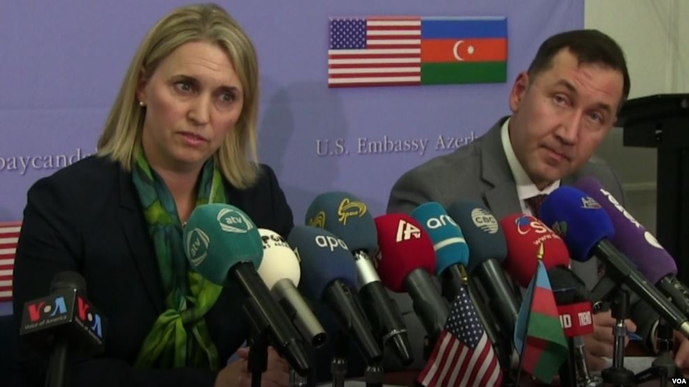 Bridget Brink: Tənqid demokratik cəmiyyətin gücüdür
