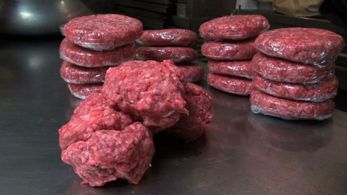 Dünyada ilk dəfə süni ətin satışına icazə verildi