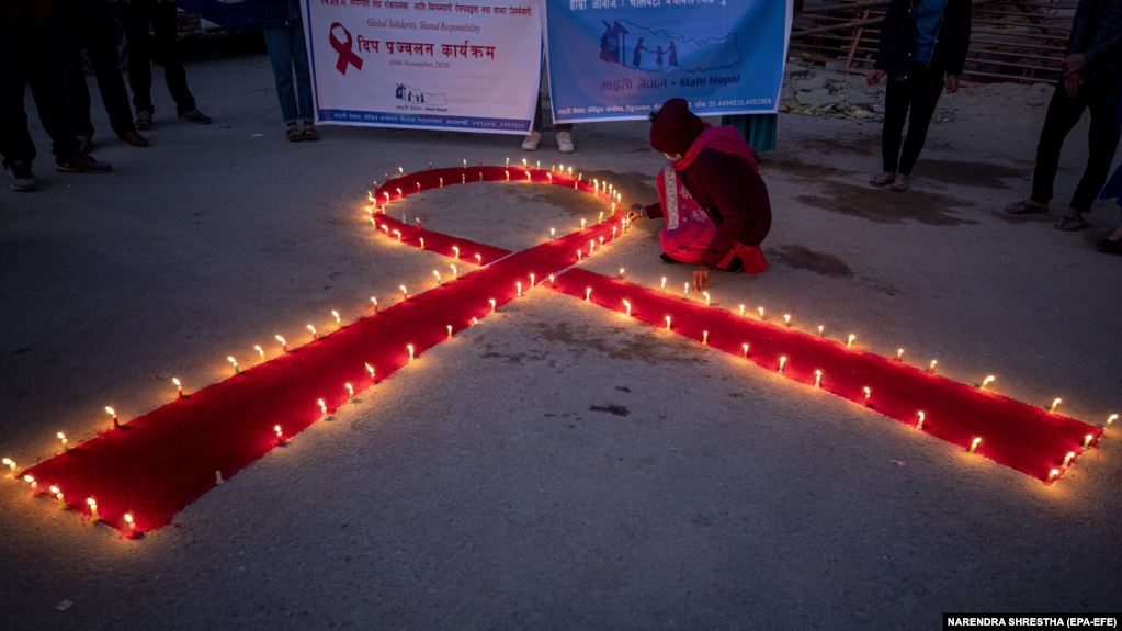 Koronavirusla mübarizədə QİÇS-dən nəyi öyrənməli