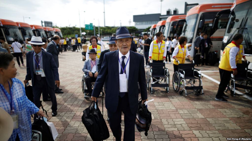 Koreyalılar ailələrinə qovuşur