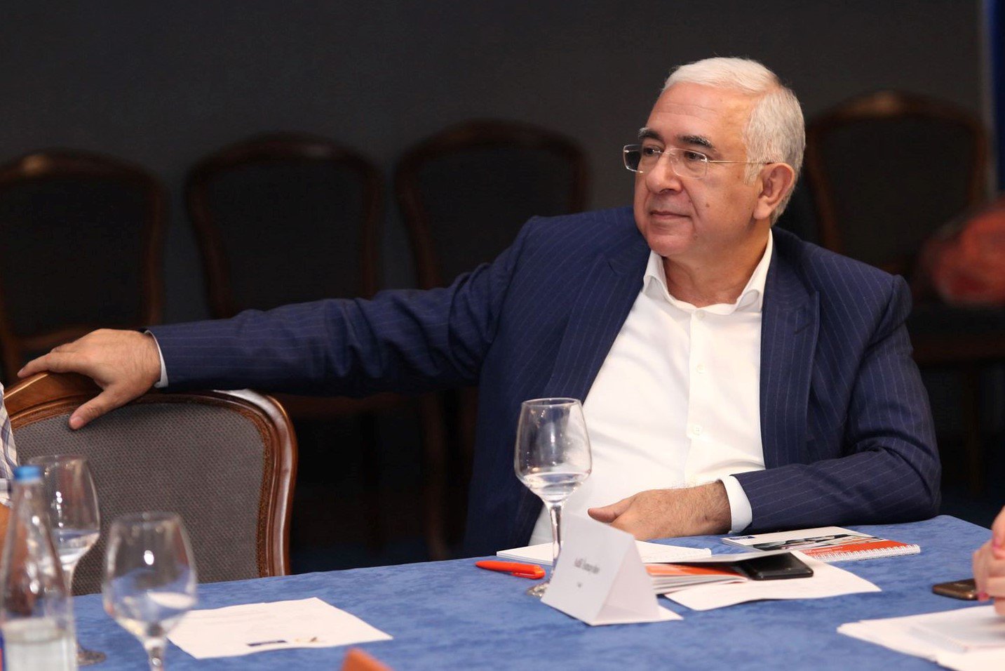 Vəkil Adil İsmayılov koronavirusdan vəfat edib