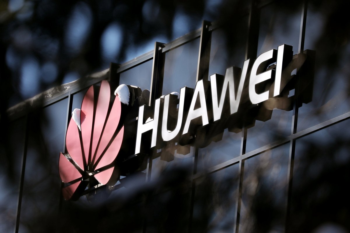 'Huawei' şirkəti müxalif fəalların izlənilməsində ittiham olunur