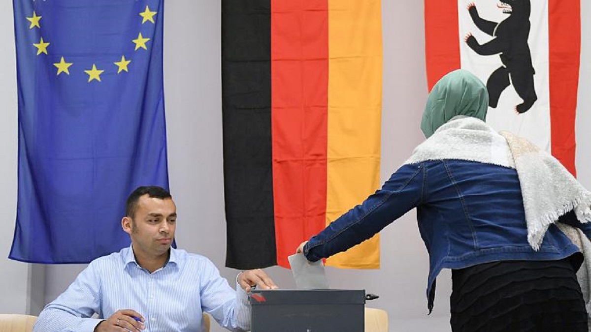 Almaniyada bəzi qadınlara hicaba görə səs verməyə icazə verilməyib