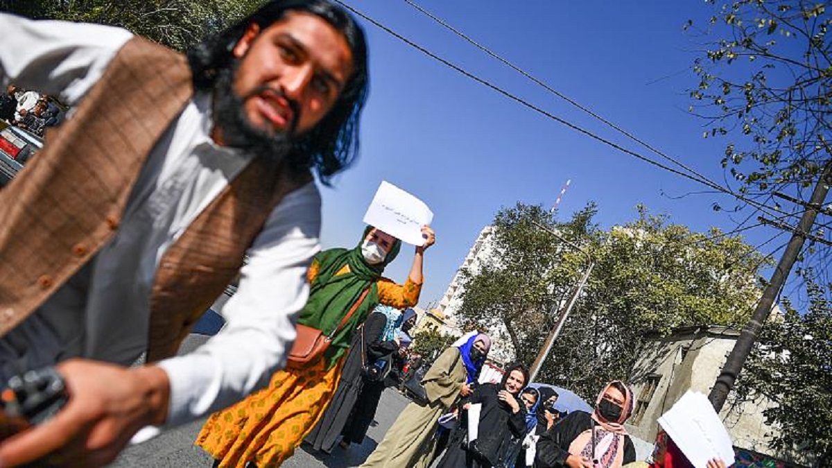Taliban Kabildə qadınların aksiyasını işıqlandıran jurnalistlərə hücum edib