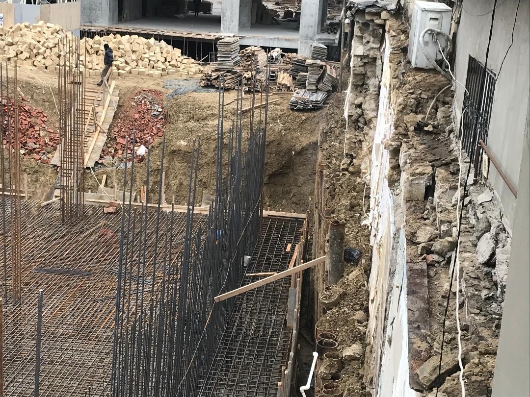 Lənkəranda fəhlə binadan yıxılaraq ölüb