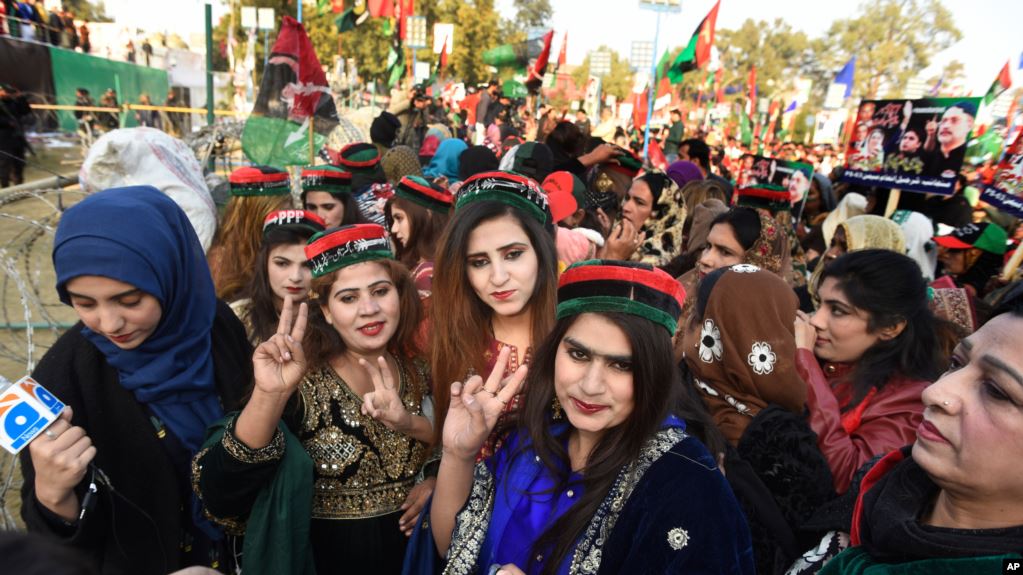 Benəzir Bhuttonun qızı rəsmən Pakistan siyasətinə qatılır