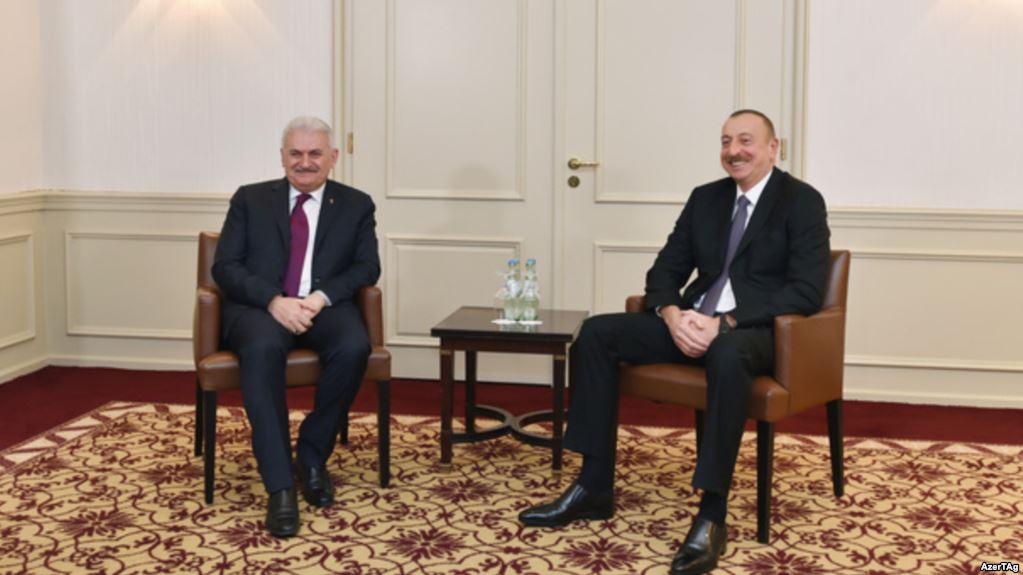İlham Əliyev Türkiyənin baş naziriylə görüşüb