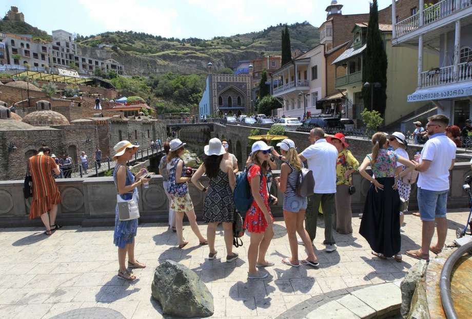 Gürcüstan rus turistləri itirərsə 100 milyon dollar zərərə düşə bilər