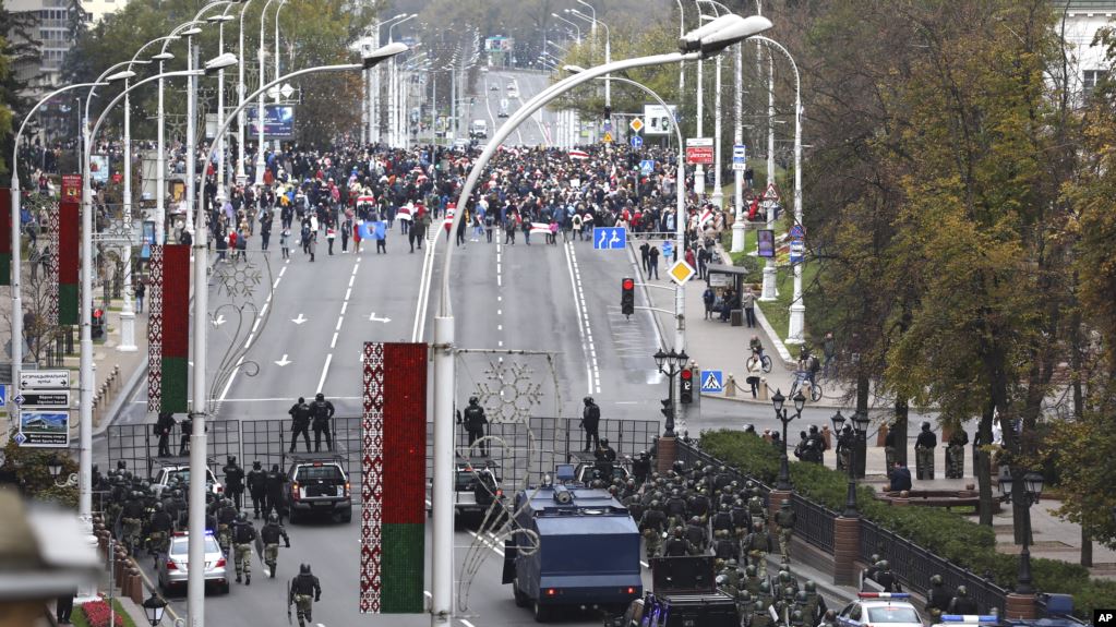 Belarusda gözlənilən ümummilli tətil ərəfəsində kütləvi etirazlar keçirilir