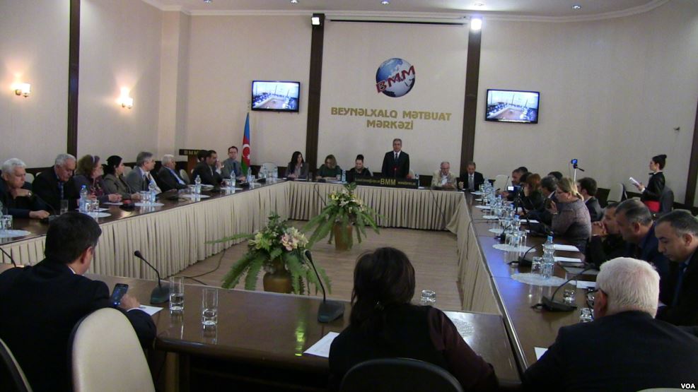 VCMK mülkiyyət hüquqlarının təminatı və siyasi məhbuslar məsələsini müzakirə edib