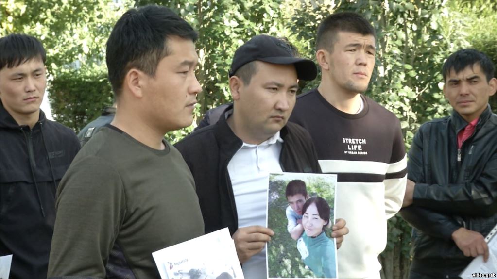 Çin qazaxları Almaniya kanslerindən kömək istədilər