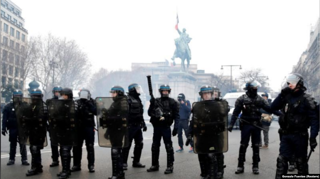 Polisi çəkmək olmaz təklifi Fransada etirazlara səbəb olub