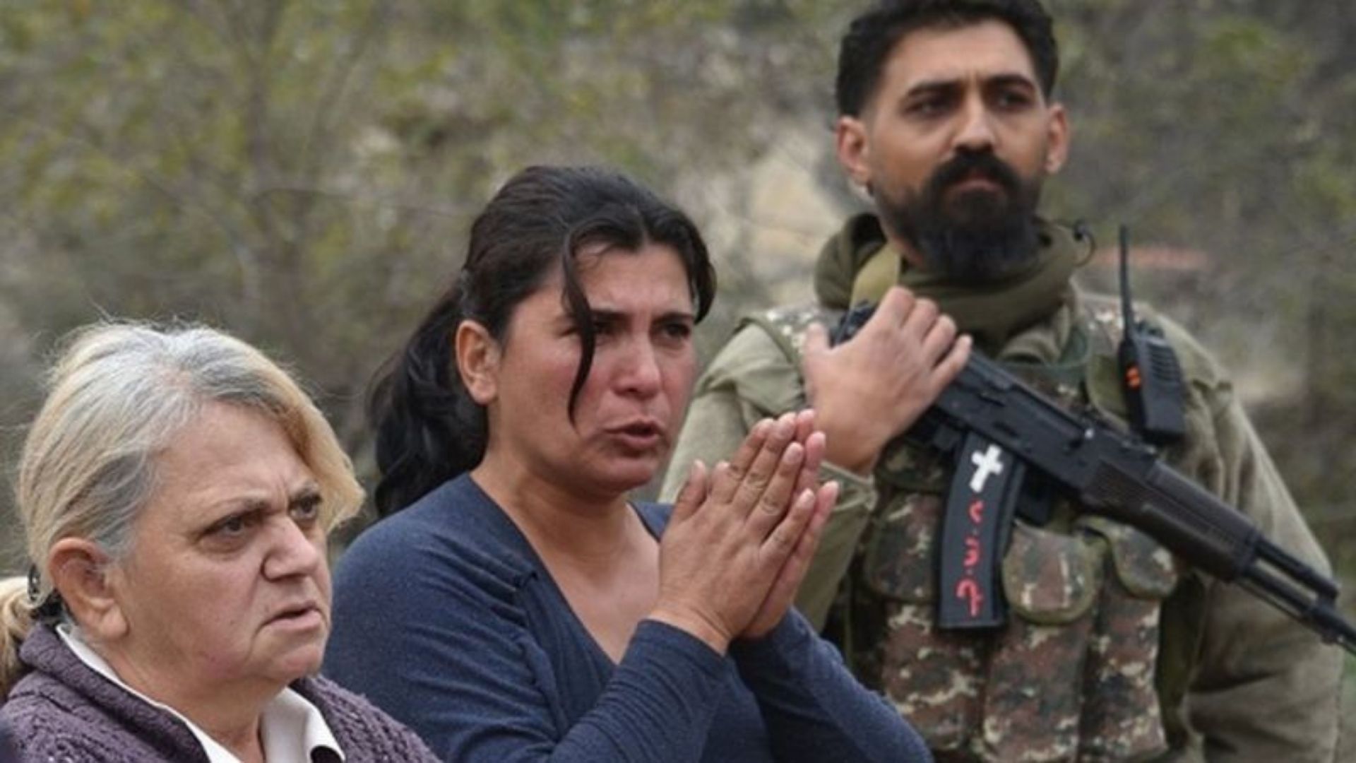 İrandakı etirazların simvoluna çevrilən qadın azadlığa buraxıldı