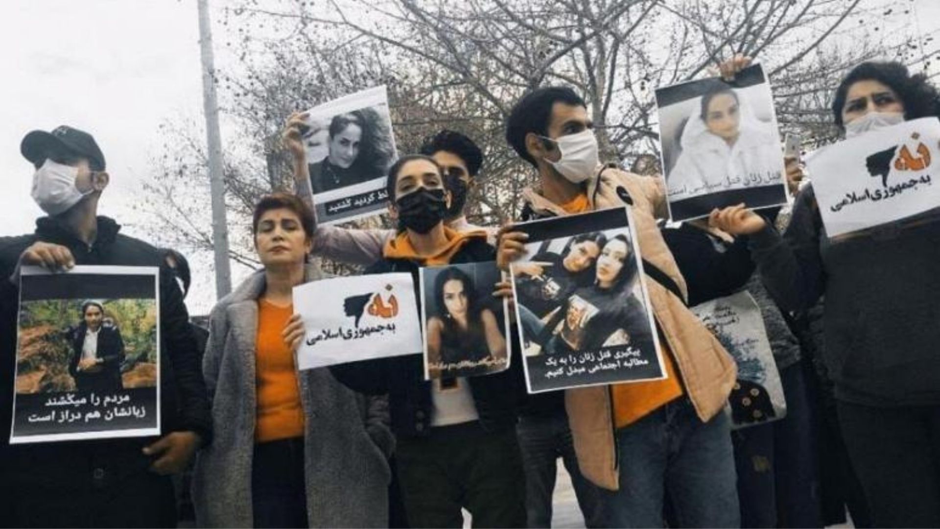 Jurnalistlər Bakı Hərbi Məhkəməsinin qarşısında aksiya keçirib