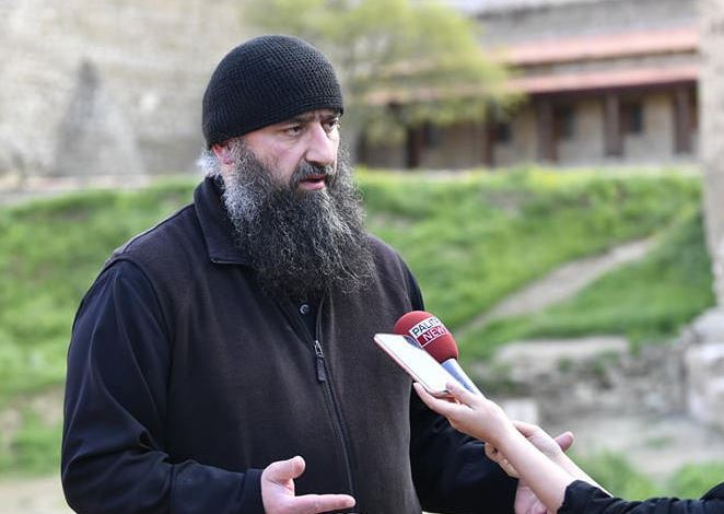 Gürcü din adamı: "Azərbaycan sərhədçiləri Udabno monastrına gedən yolları bağlayıb"