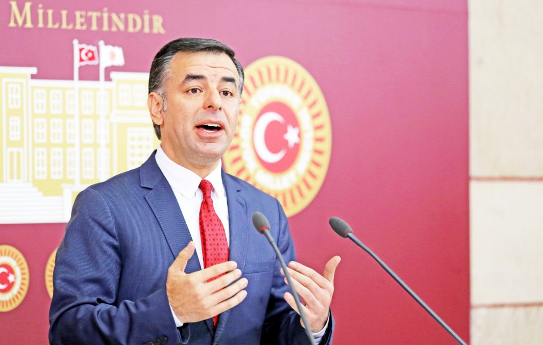 Türkiyəli deputat: "Azərbaycan hökuməti xalqının xəbər alma hüququnun qarşısını almaqdan əl çəkməlidir"