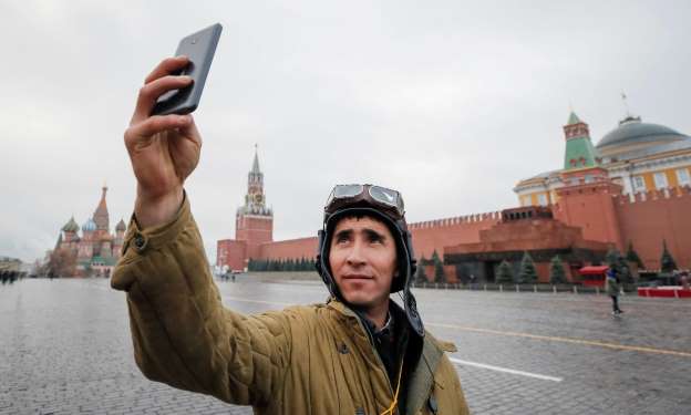 Putin hərbçilərə smartfonu və jurnalistlərə ünsiyyəti qadağan edir