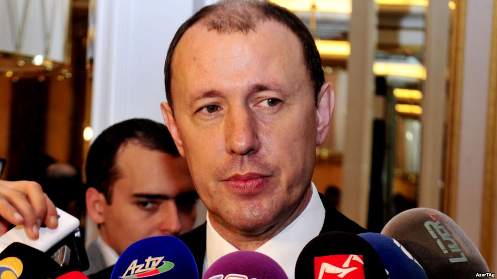 Cahangir Hacıyevin sürücüsünə 9 milyon manat kredit necə verilib?