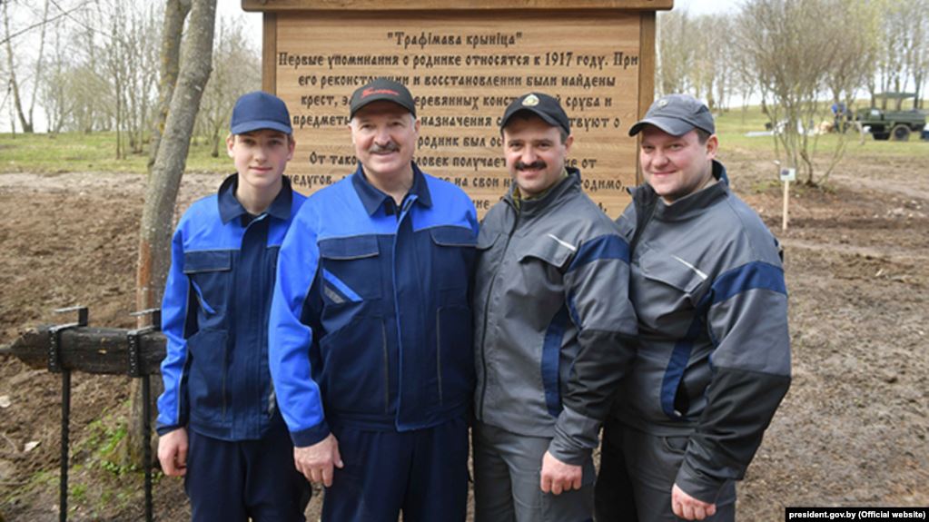Olimpiya Komitəsi Lukaşenkaya və oğluna qadağan qoydu