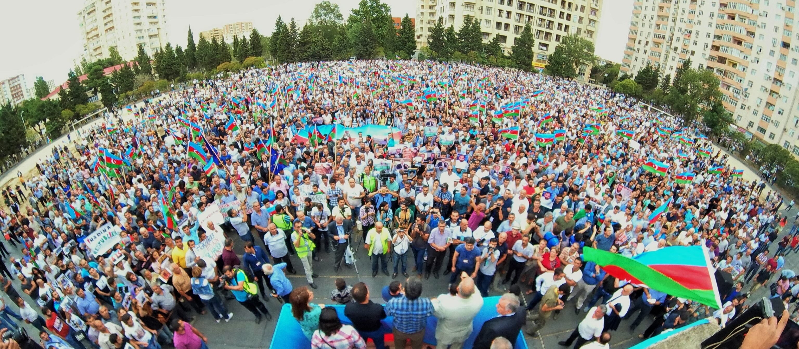 Milli Şuranın mitinqi təxirə salınıb?