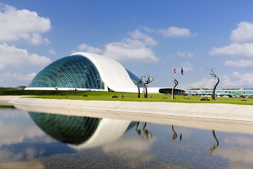 Gürcüstan parlamenti Tbilisiyə qaytarılır