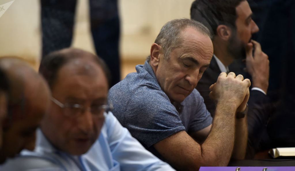 Vəkil: "Koçaryan hakimiyyətin məhkəməyə təzyiqi ili həbsdə saxlanılır"