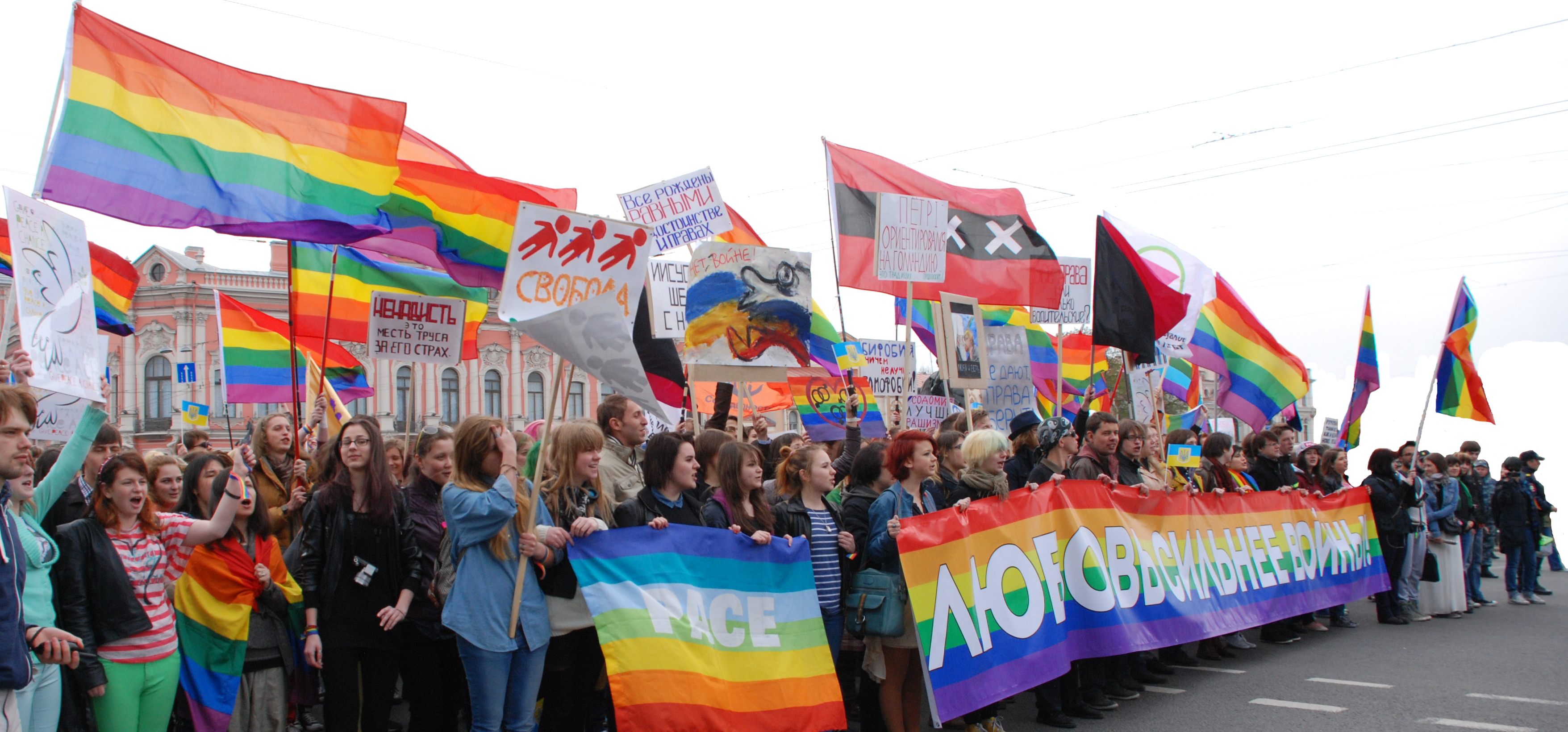 Roskomnadzor yanında Komissiya LGBT, radikal feminizm və “childfree” hərəkatını ekstremist qruplaşmalar kimi tanımağı təklif edib