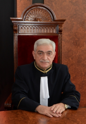 İlham Əliyev Konstitusiya Məhkəməsinin hakiminə fəxri ad verib