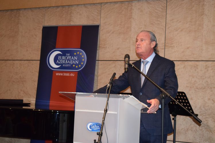 Belçikanın keçmiş baş naziri Azərbaycan üçün lobbiçilik fəaliyyətinə son qoyub