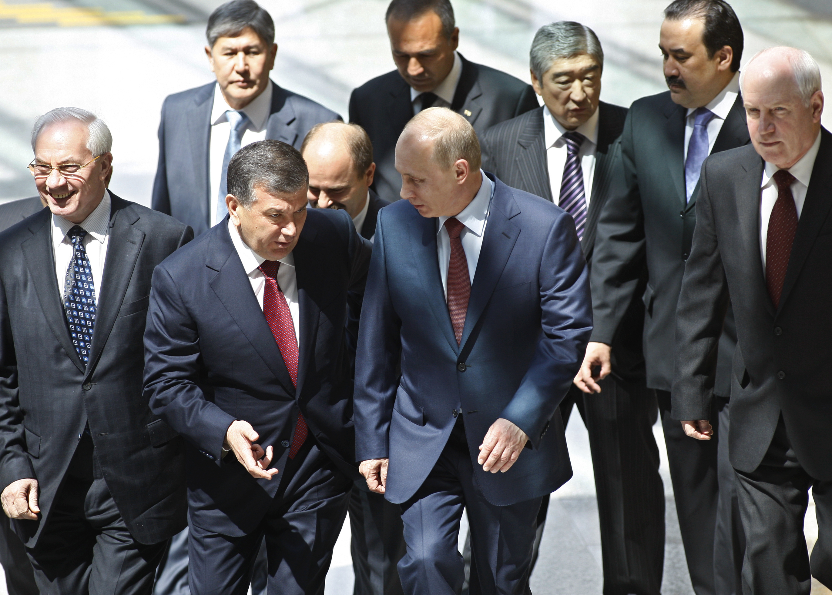 Özbəkistanı alternativ, amma nəticəsi təxmin edilən seçkilər gözləyir