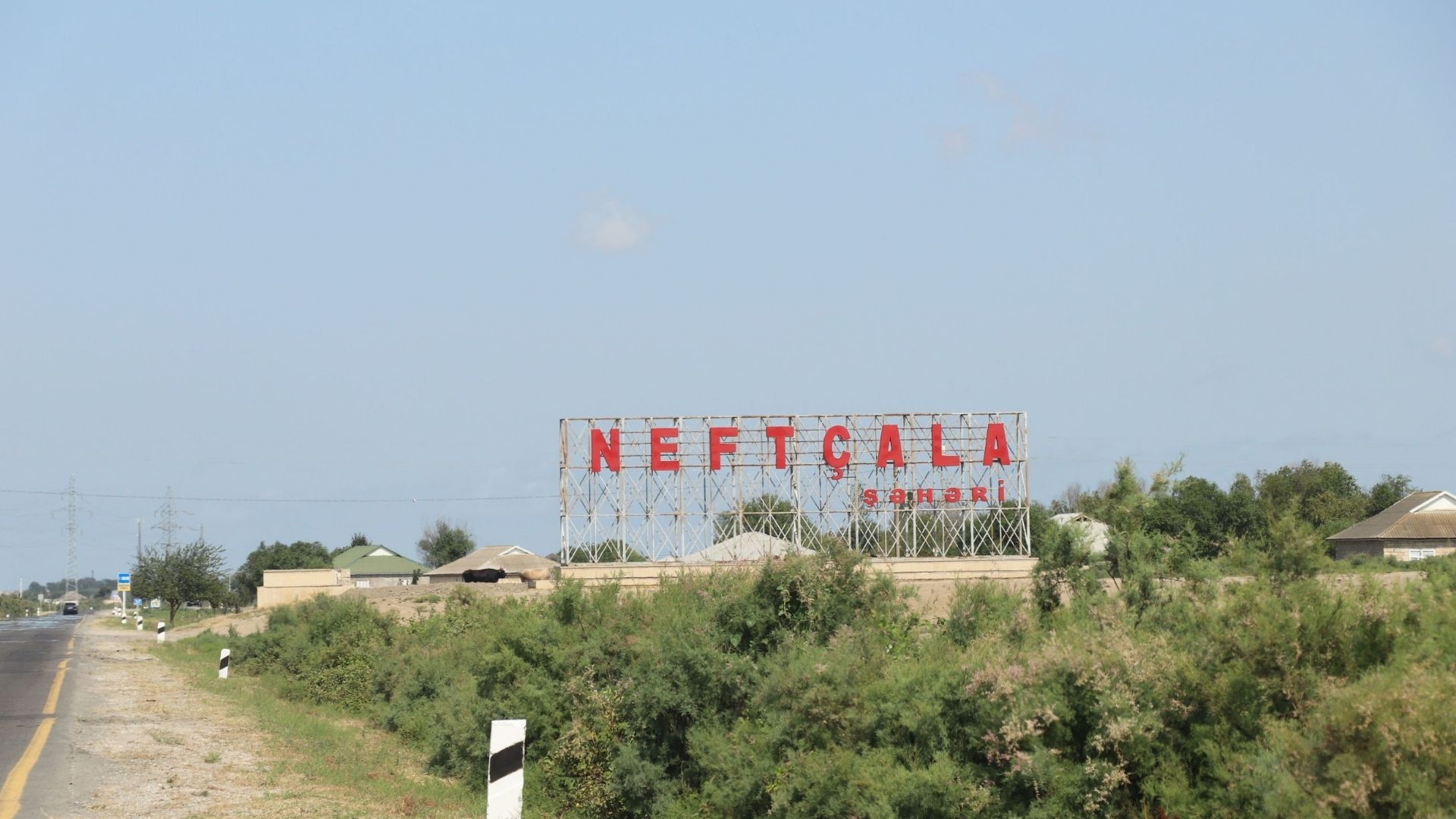 Neftçalalılar: “İcra hakimiyyətinə getməkdən ayaqqabımızın altı cırılıb”
