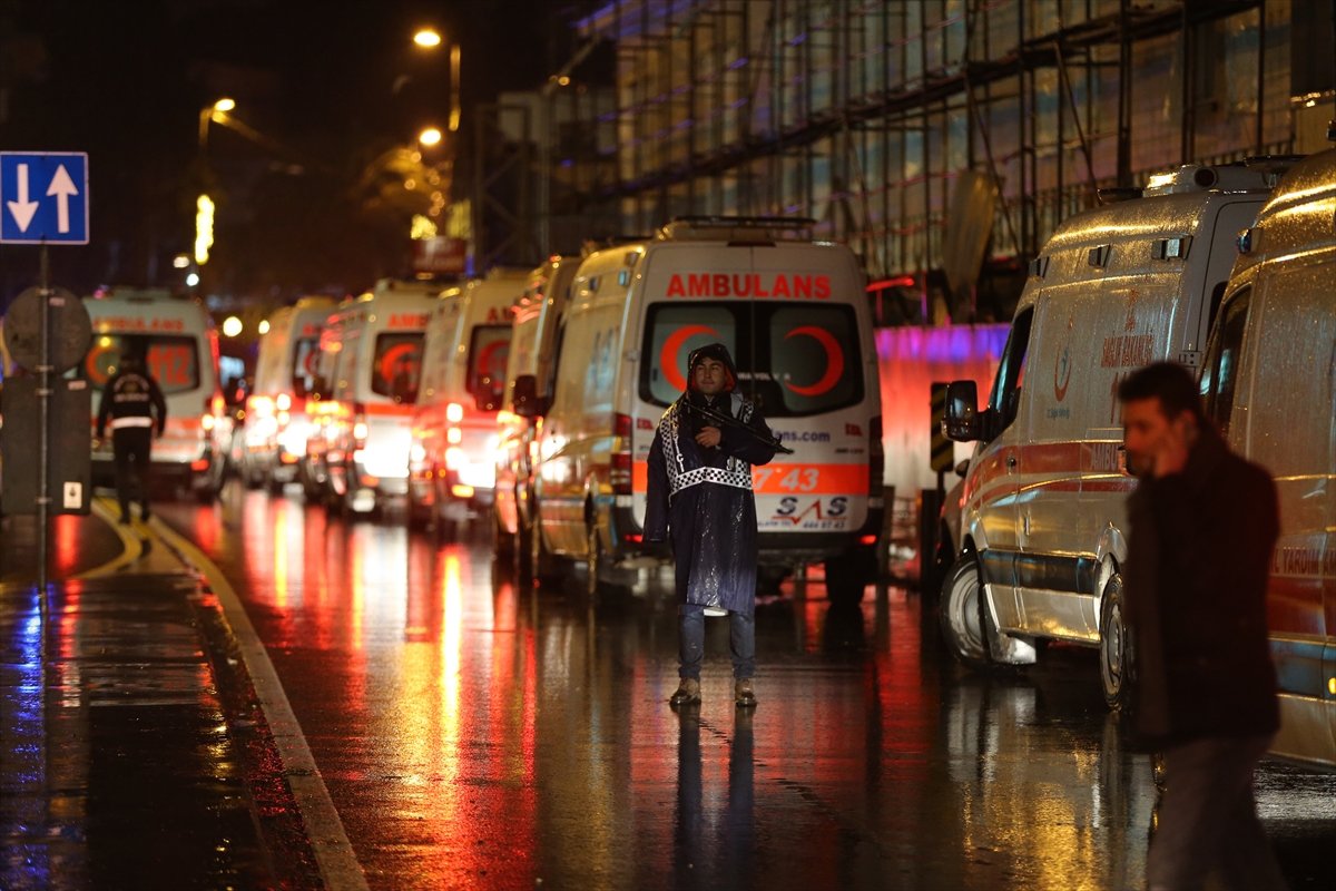 İstanbulda gecə klubuna silahlı basqın [ Foto ]