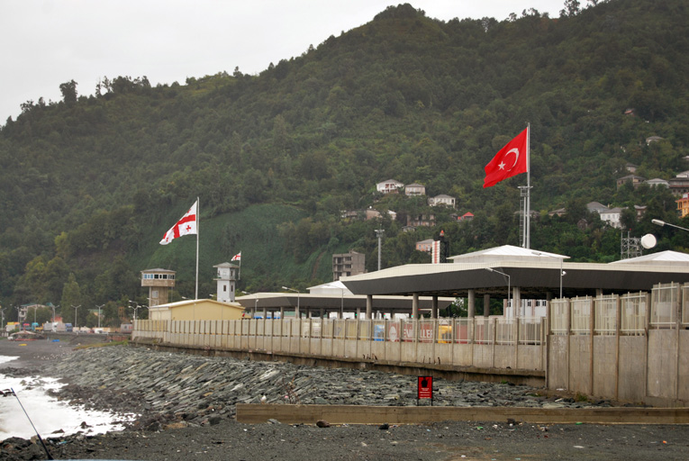 Çamodanda Türkiyəyə keçmək istəyən Gürcüstan vətəndaşı saxlanılıb