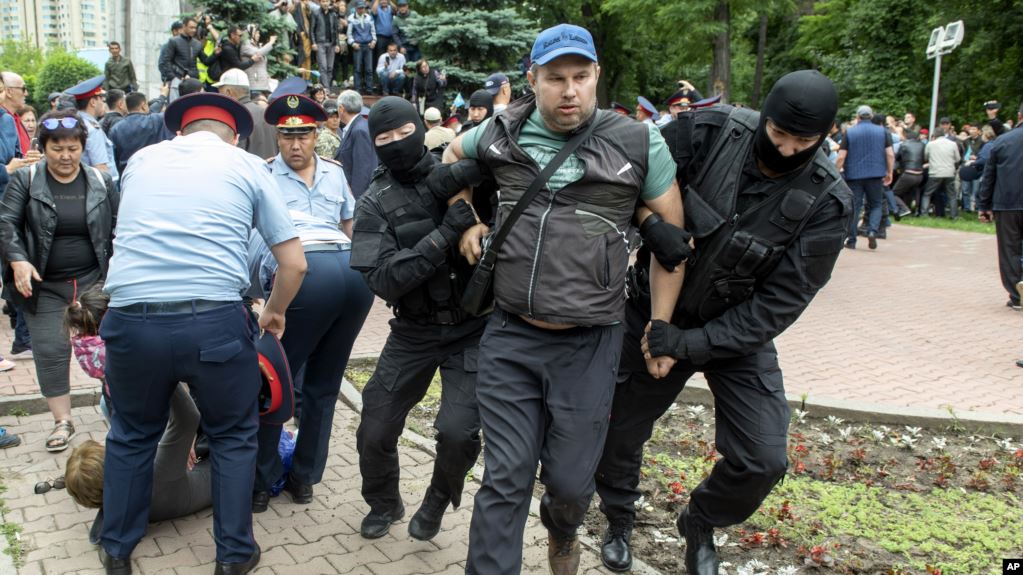 Tokayev Qazaxıstanın yeni prezidenti seçilib: xalq etiraz edir