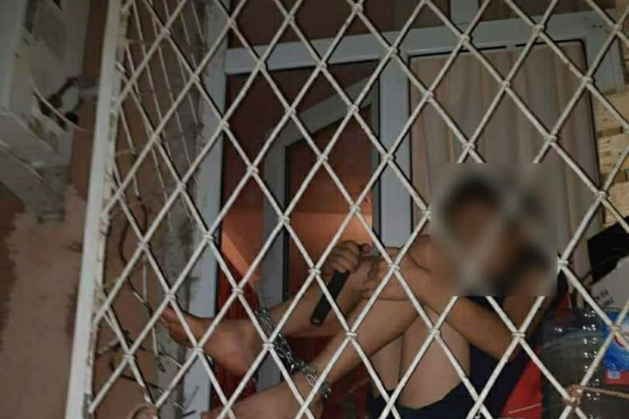 Bakıda 9 yaşlı uşağın zəncirlənməsi ilə bağlı cinayət işi açılıb