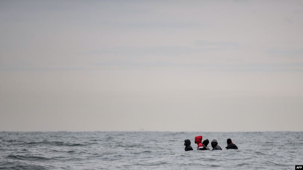 İngiltərə və Fransa qanunsuz miqrasiyaya qarşı müqavilə imzalayıb