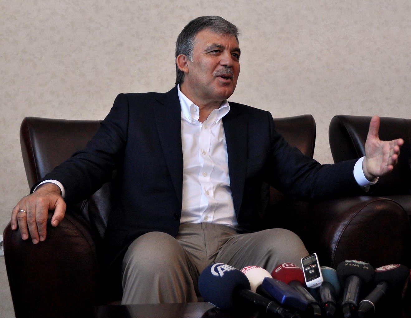 Abdullah Gül: "Baş verənlər ədalətə və vicdana sığmır"
