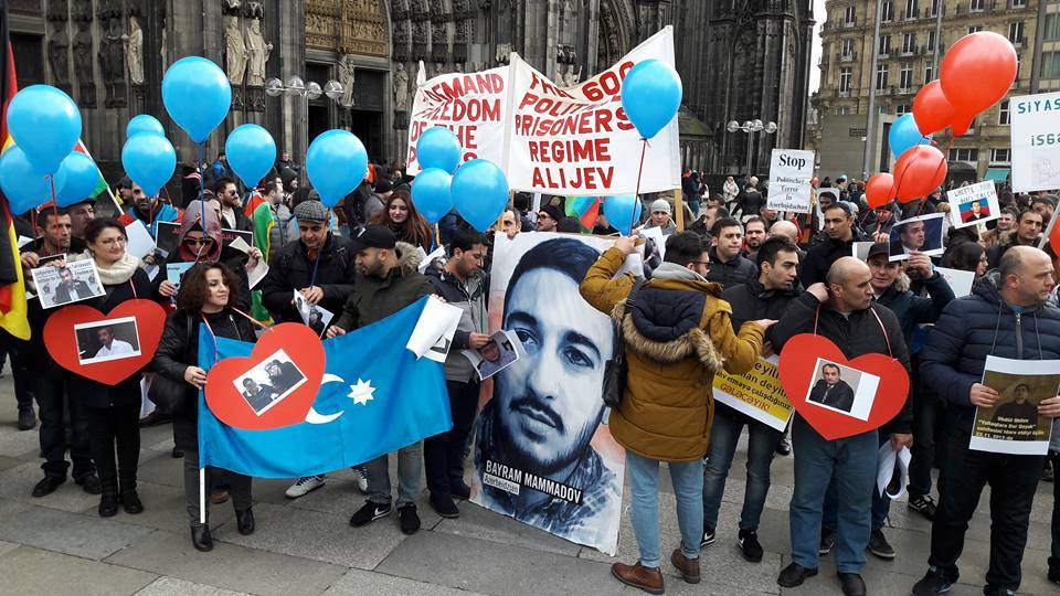 Almaniyada "siyasi məhbuslara azadlıq" tələbi ilə aksiya keçirilib